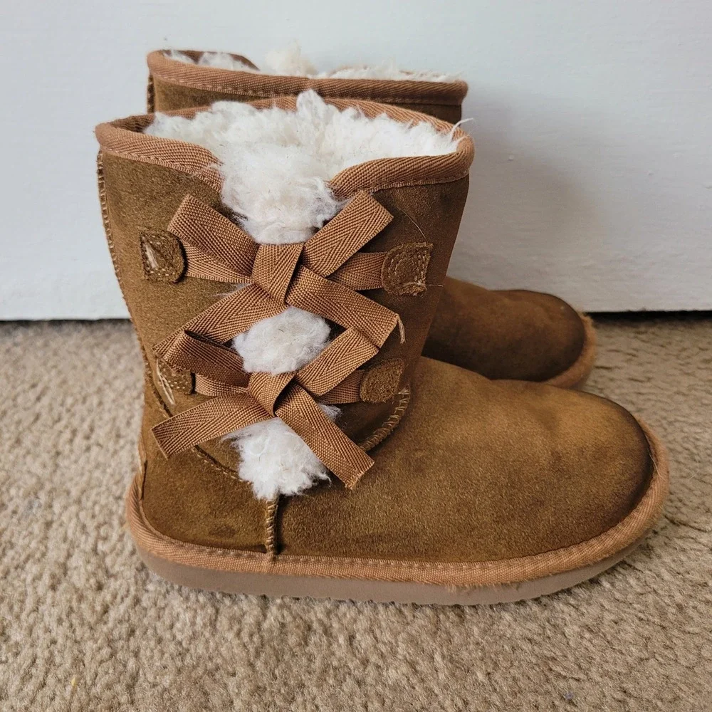 Koolaburra by‎ UGG 13 Victoria Boots Kids Chestnut Suede Faux Fur Bows 1019372